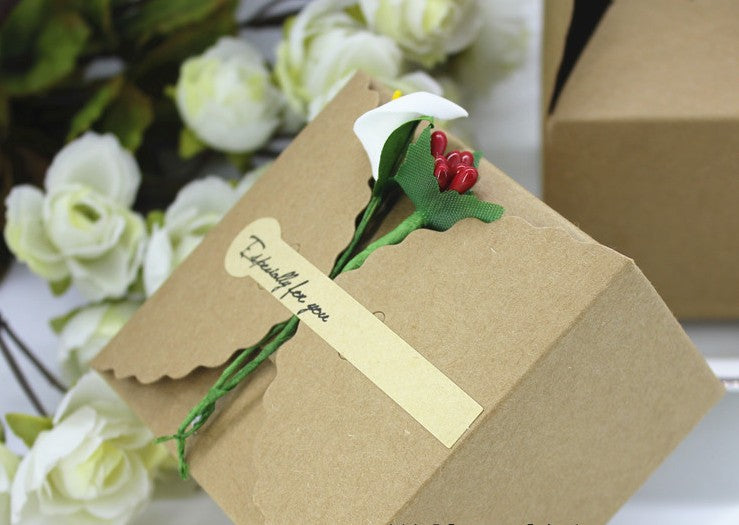 50pz Cubo Scatola Portaconfetti Porta dolcetti Carta Kraft Autoadesivo Chiusura Fiore Calle e Bacche