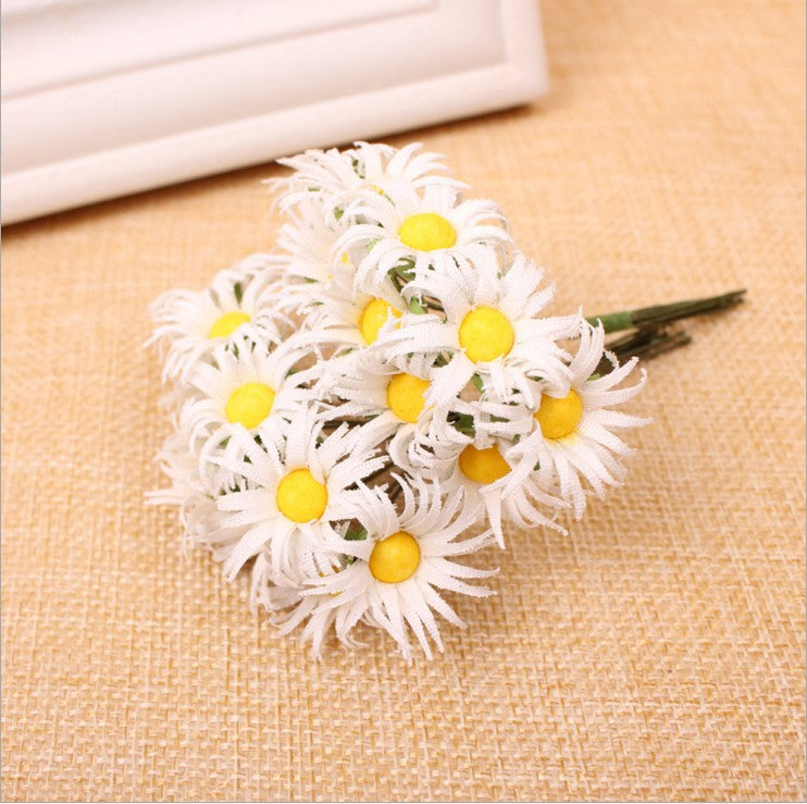 120pcs FIORE ARTIFICIALI PICCOLO MARGHERITA PER LA DECORAZIONE FAI DA TE