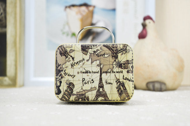 SCATOLA FORMA BAGAGLIO VALIGIA BORSA IN MATERIALE FERRO-PORTACONFETTI BOMBONIERE TEMA VIAGGIO MONDO