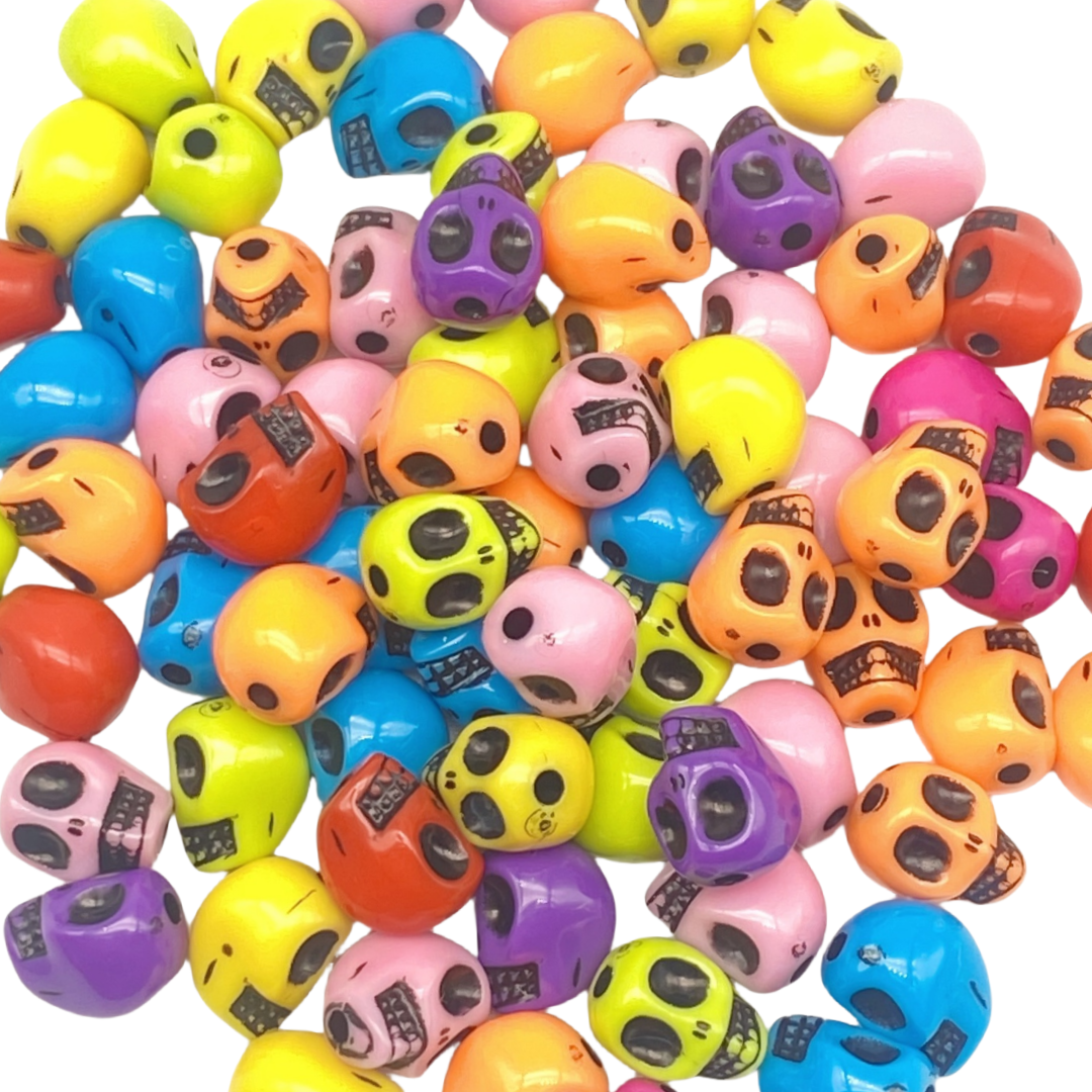 50 pezzi perline a forma di teschio in acrilico