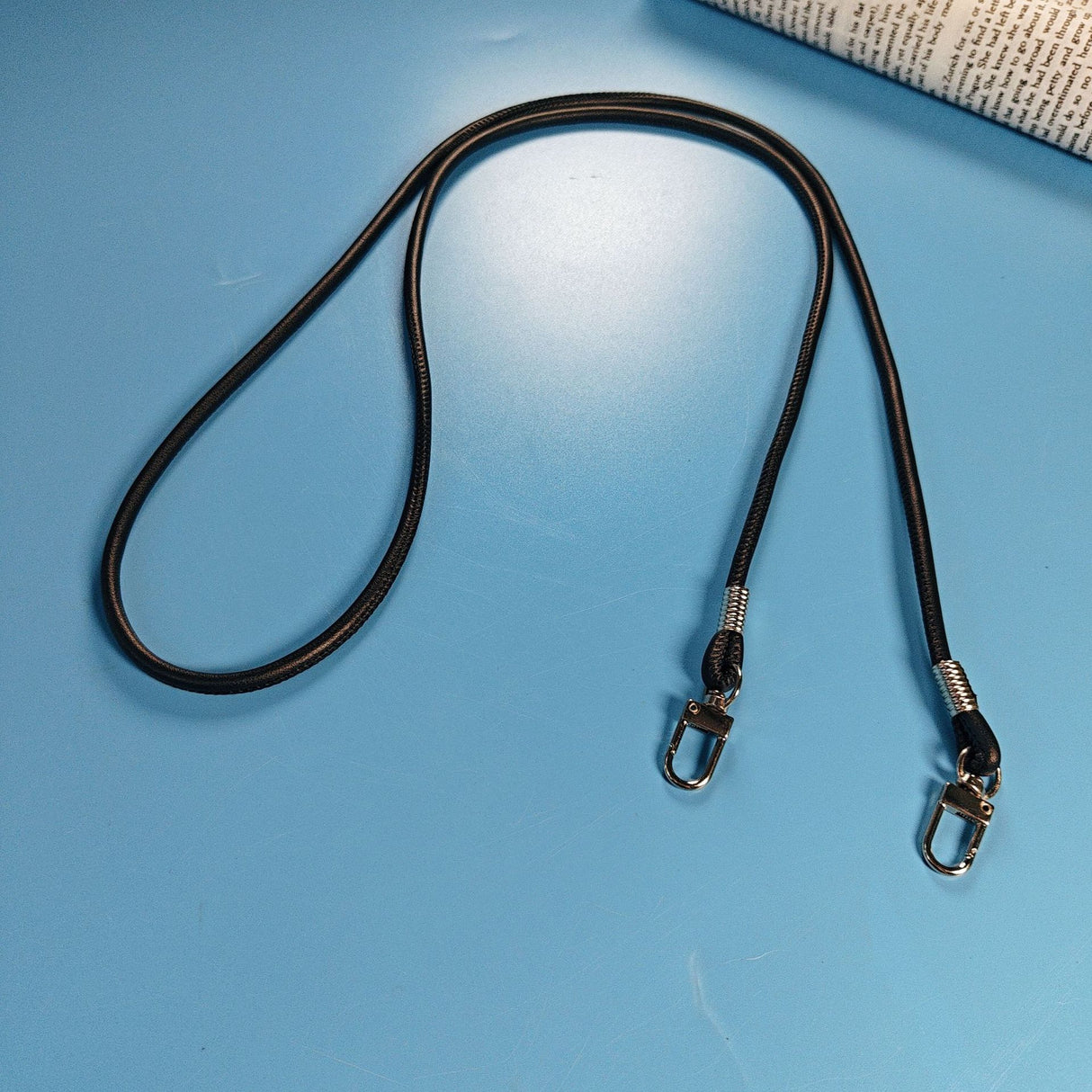 Tracolla per Borsa Universale 1m in Ecopelle Morbida, Cinturino Sottile con Moschettoni Dorati, Catena di Ricambio per Borsa Donna, Pochette, Portafoglio, Leggera Resistente