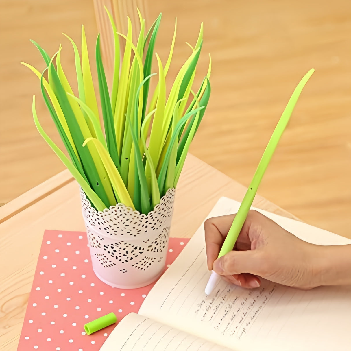 6PZ PENNA CON INCHIOSTRO NERO IN FORMA ERBA MORBIDA VERDE/GIALLO GOMMA