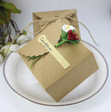 50pz Cubo Scatola Portaconfetti Porta dolcetti Carta Kraft Autoadesivo Chiusura Fiore Calle e Bacche