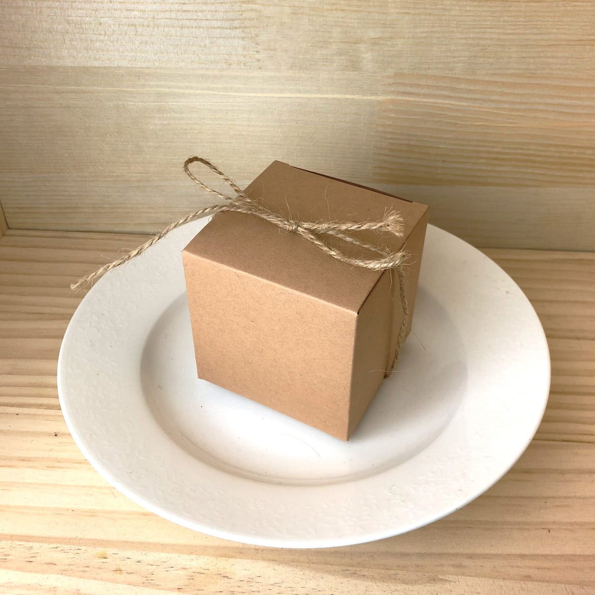 50pz Cubo Scatola Portaconfetti In carta Kraft con Corda in canapa Tema naturale