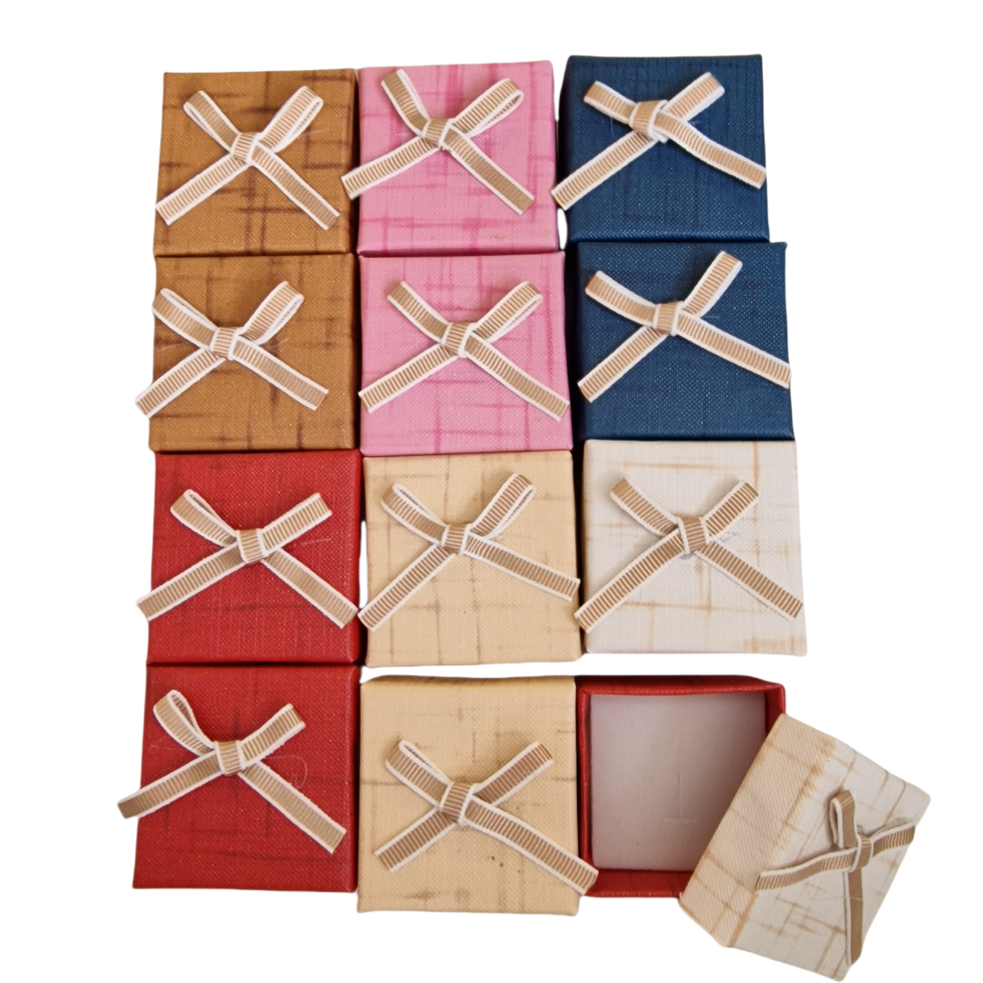 Set 24 Scatole Regalo per Gioielli, 5x5x3 cm, Multicolore con Fiocco Decorativo, Inserto Velluto Schiuma