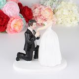 CAKE TOPPER STATUINE MATRIMONIO DECORAZIONE TORTA TORTE NUZIALI RESINA ELEGANTE SPOSO SI INGINOCCHIA DAVANTI LA SPOSA