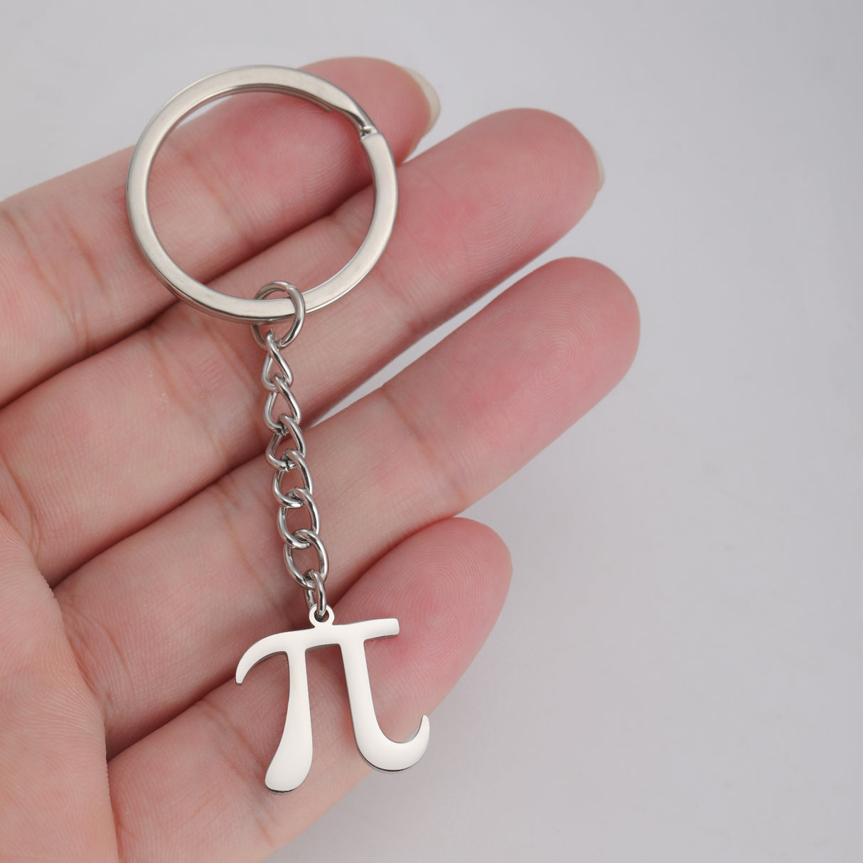 Portachiavi PI Greco in Acciaio Inossidabile – Ciondolo Simbolo Matematico π – Idea Regalo Laurea STEM, Matematica, Fisica, Scienza