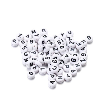 100 pezzi Perline rotonde 7mm bianche con lettere nere – alfabeto misto per gioielli fai da te
