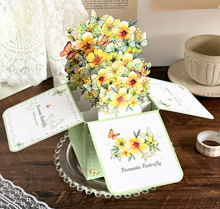 Biglietto di Auguri 3D Pop-Up a Scatola – Fiori Acquerello con Farfalle, Design Romantico e Vintage, 17x8,5 cm