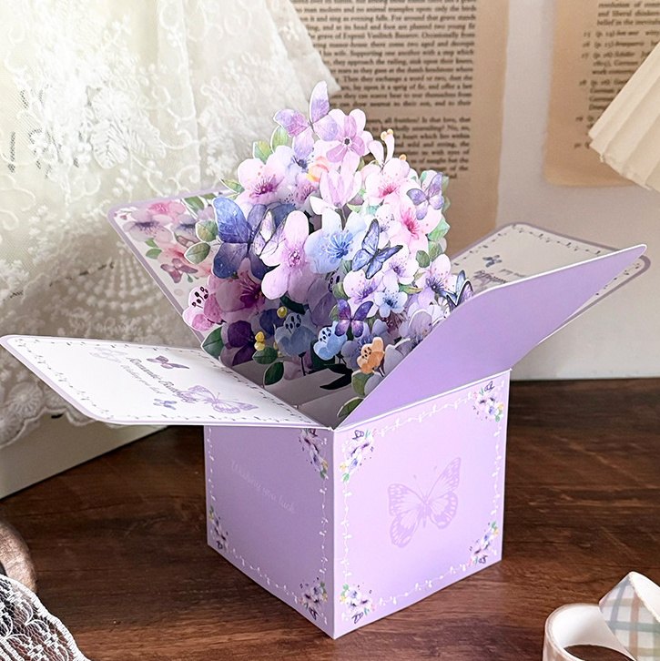 Biglietto di Auguri 3D Pop-Up a Scatola – Fiori Acquerello con Farfalle, Design Romantico e Vintage, 17x8,5 cm