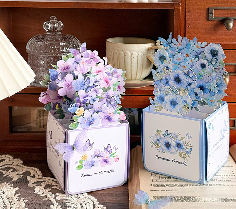 Biglietto di Auguri 3D Pop-Up a Scatola – Fiori Acquerello con Farfalle, Design Romantico e Vintage, 17x8,5 cm