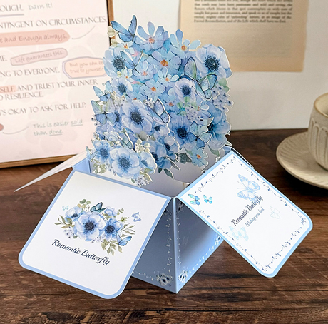 Biglietto di Auguri 3D Pop-Up a Scatola – Fiori Acquerello con Farfalle, Design Romantico e Vintage, 17x8,5 cm